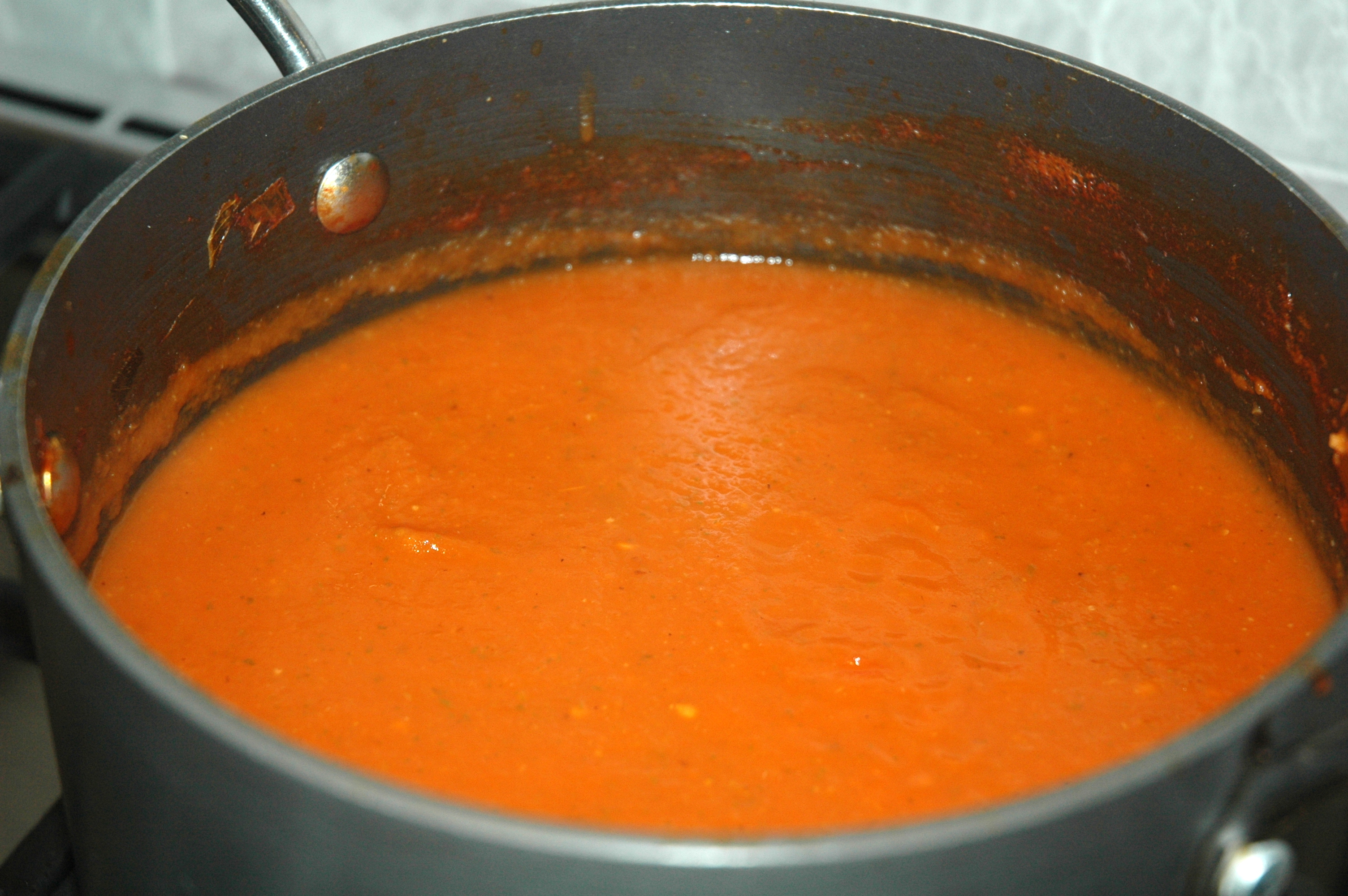 Finished tomato sauce in pot