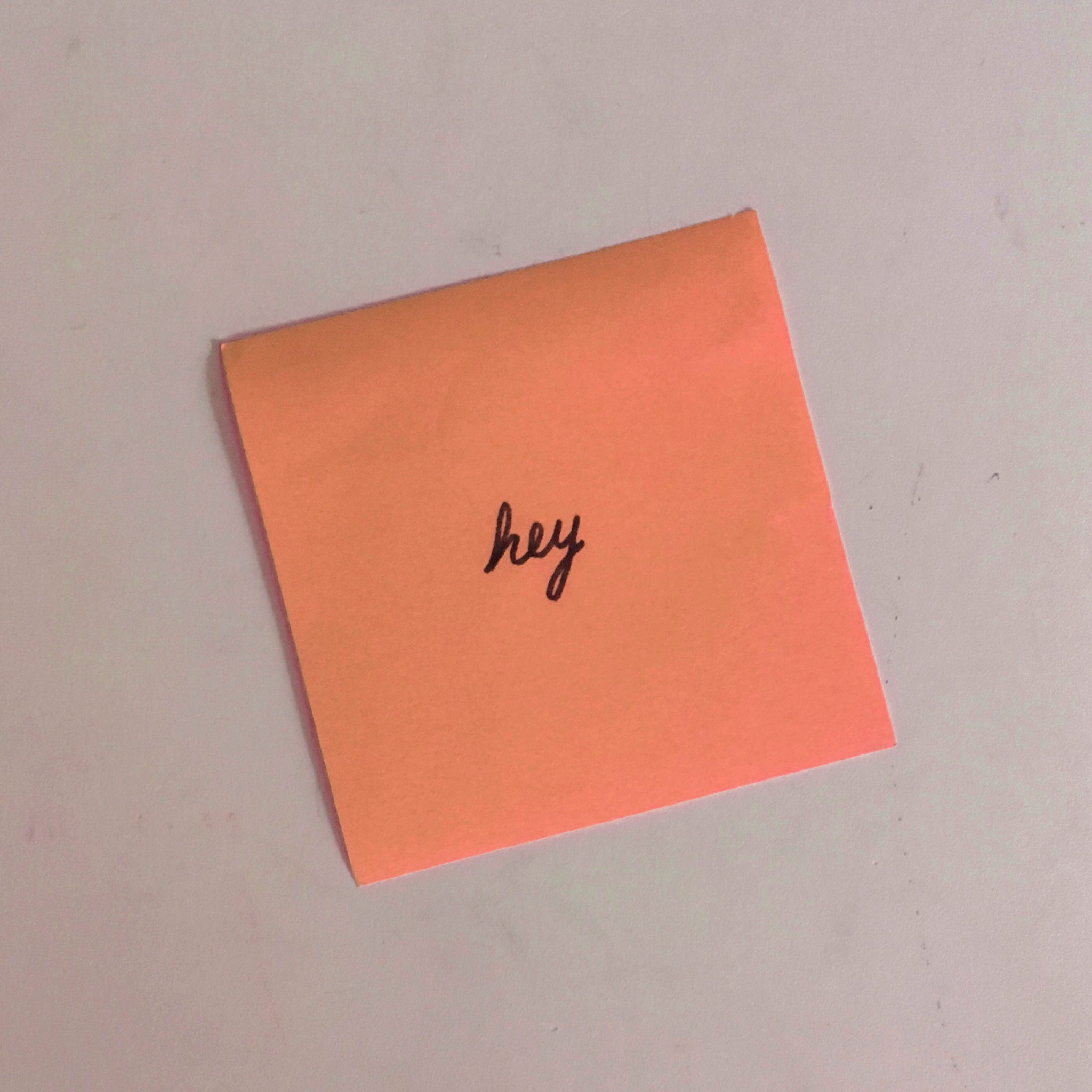 'Hey' sticky note