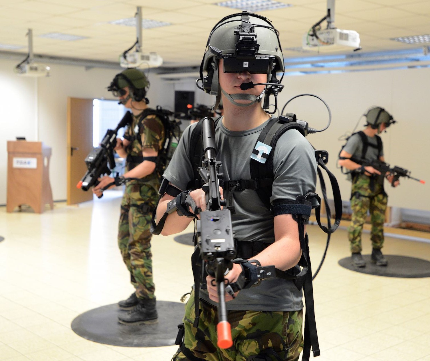 Soldiers using virtual reality to train